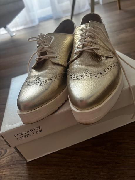 Zlaté kožené topánky zn. cuplé, 40