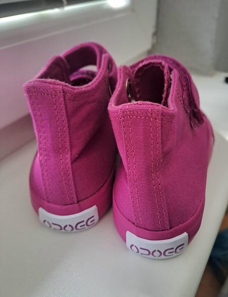 Vyššie tenisky, 27