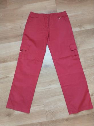 Širšie nohavice, 38