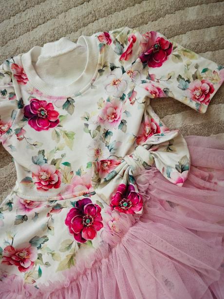 Krásne šaty s tylom, 92