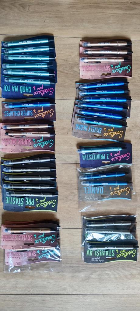 Sviatiace dotykove pera s menom, 