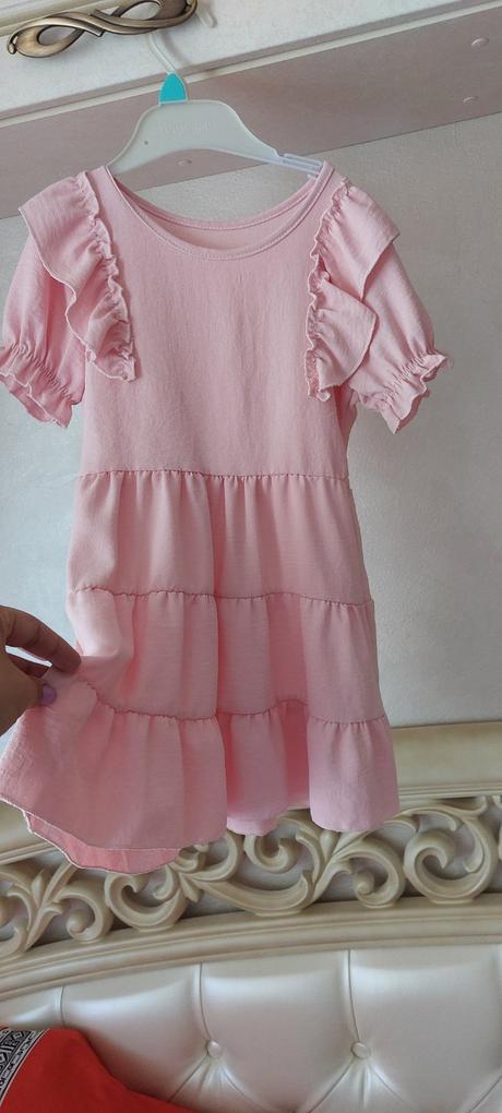 Vzdušné volanové šaty, 104