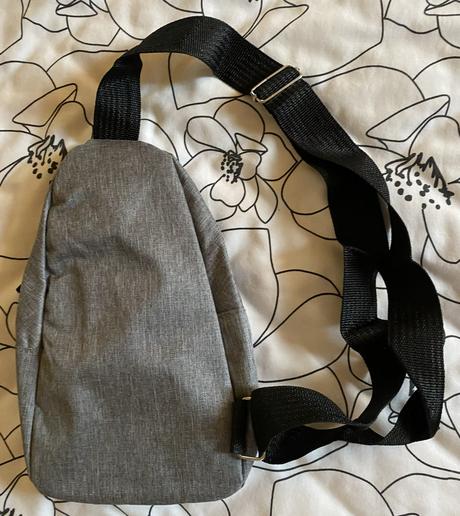 Športová taška s otvorom na kábel pre slúchadlá,