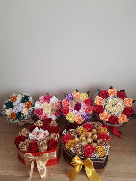 Boxíky plné saténových ruží, 