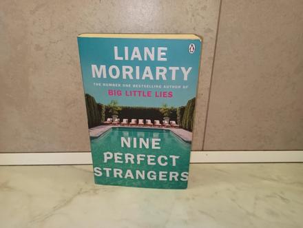 Liane moriarty - nine perfect strangers,