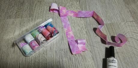 Lepidlo + folie na nechty,