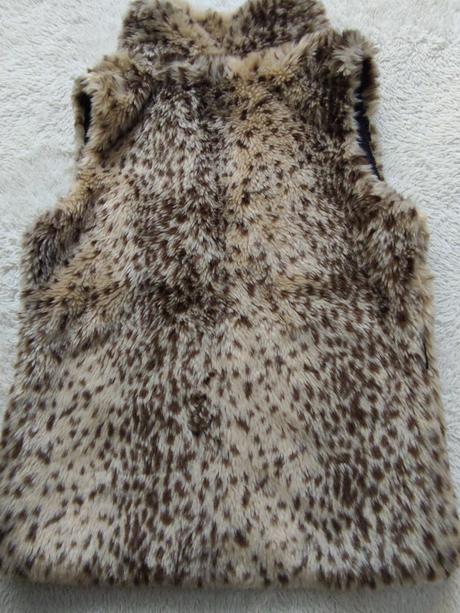 Teplá tigrova vesticka, 140