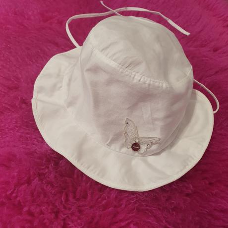 Biely letný klobúčik, 74