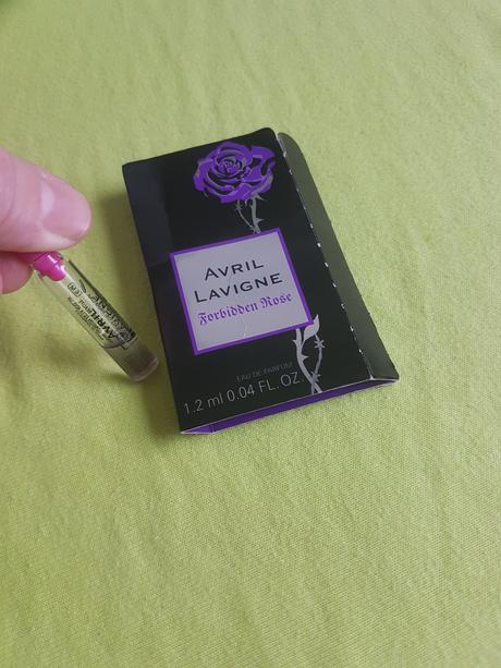 Vzorka/vialka avril lavigne forbidden rose parfum, 