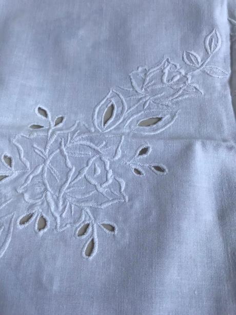 Starý batistový obrus, 