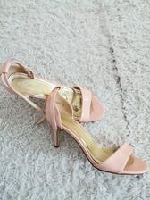 Lodičky s voľnými prstami, 38