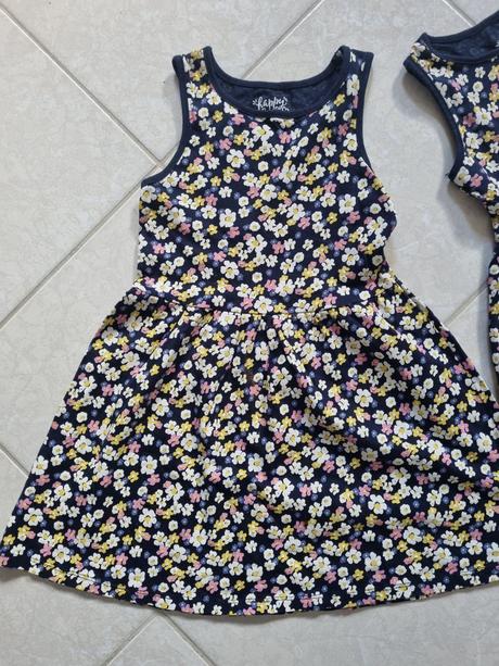 2x kvetinkove saty bez rukavov top stav, 116