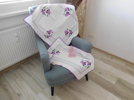 Lilové kvety ručne vyšitý set obrusov, 