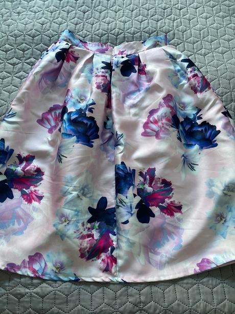 Kvetovaná midi sukňa, l