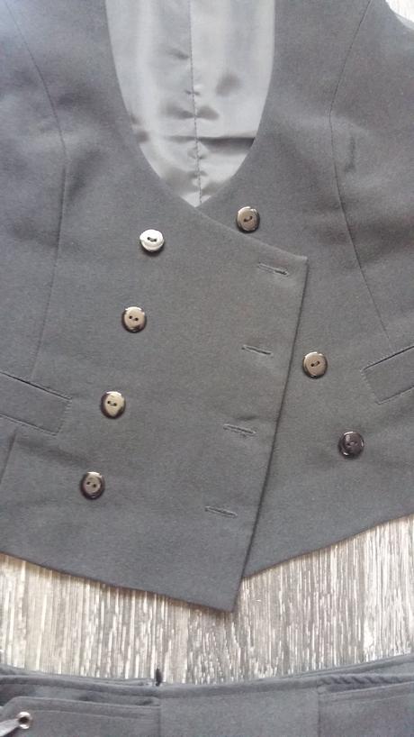 Predám dámsku sukňu a vestičku veľ. 36, s