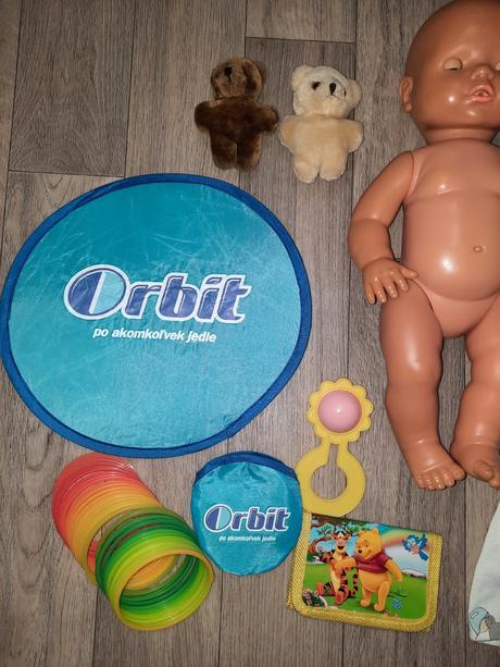 Bábika - bábätko s vecičkami a hračkami,