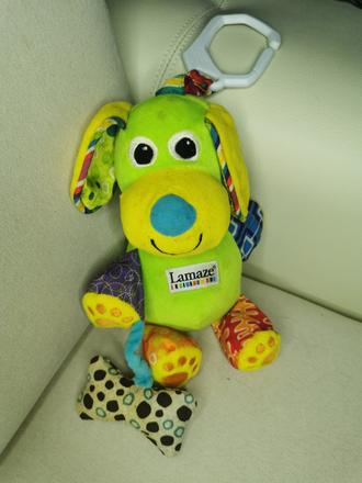 Lamaze závesná hračka pes,
