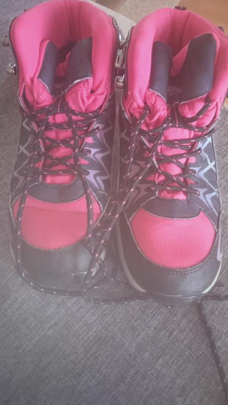 Pekne turistické topánky, 36