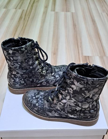 Topanky, workery, graceland,33