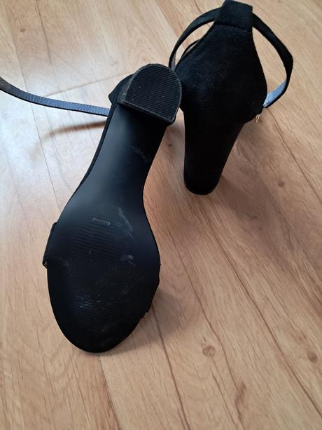 Čierne sandálky na hrubom opätku, 38