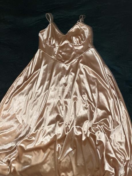 Zlaté, plesové šaty, <50