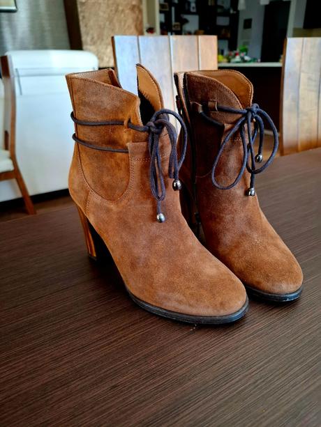 Členkové čižmy z brusenej kože, 37