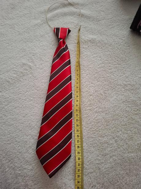 Červená chlapčenská kravata, 134