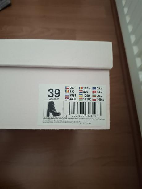Čierne lakované čižmy, 39