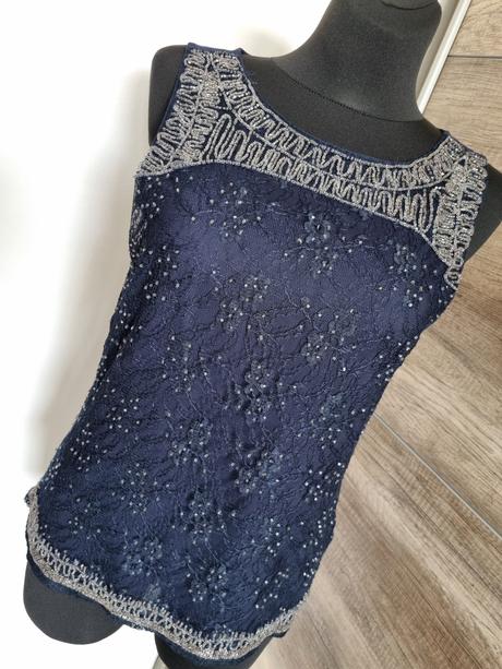 Elegantná blúzka s nášivkami, s
