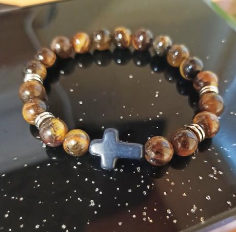 Rôzne náramky s krížikom, 