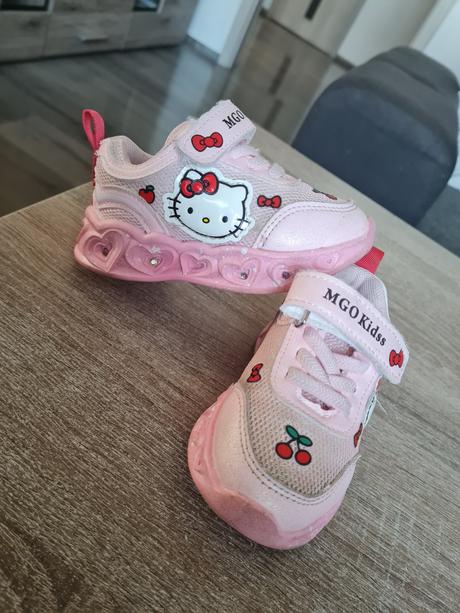 Dievcenske botasky, 22