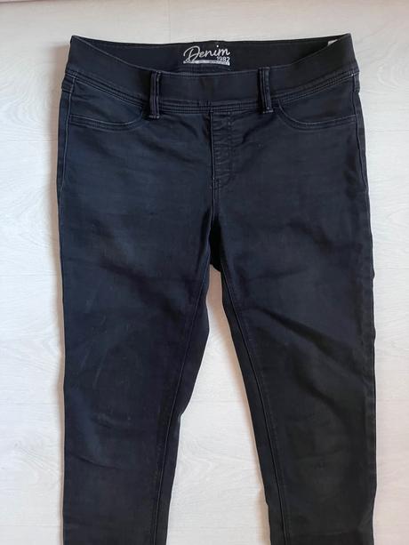 Čierne riflové legginsy, 38