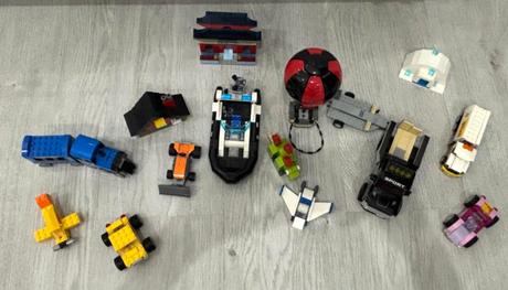 Lego - autá, vzducholoď, čln, vláčik, iglu..., 
