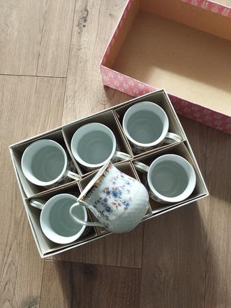 Sada porcelánových hrnčekov, 