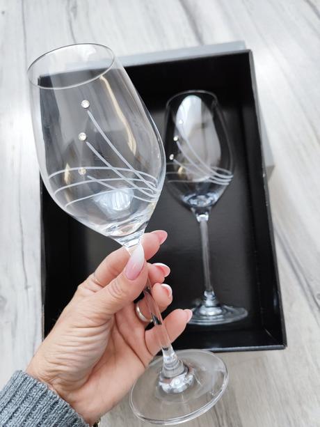 Svadobné nové poháre, 