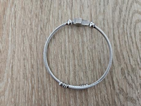 Krasny naramok s krizikom.uni.chir.ocel.novy, 