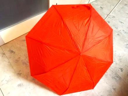 Kvalitný skladací dáždnik,