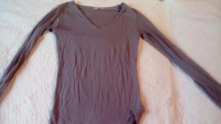 Svetlo hnede tricko, s