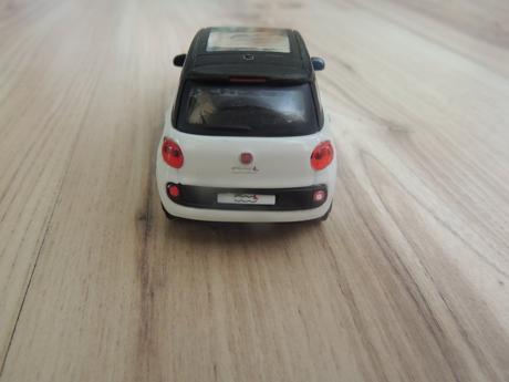 Zberateľský model auta fiat 500 bburago, 