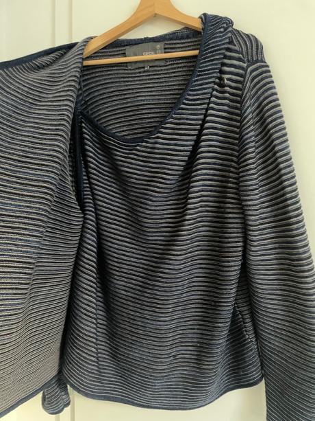 Zavinovacia svetríkova mikina, 48