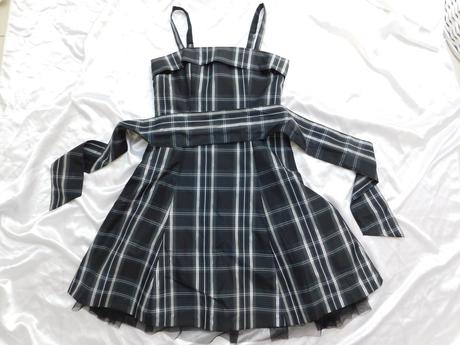 Pekne trendy karo korzetove šaty, 36