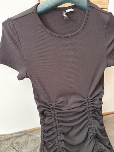 Obtiahnuté šaty, h&m,xs