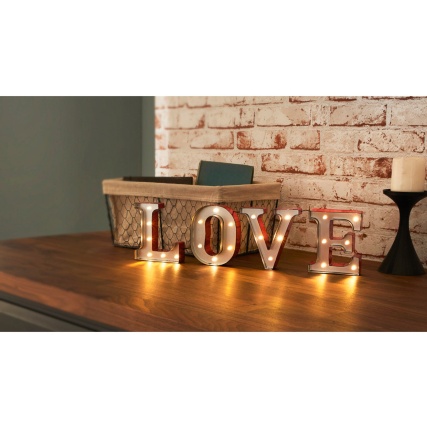 Svietiaca dekorácia love,