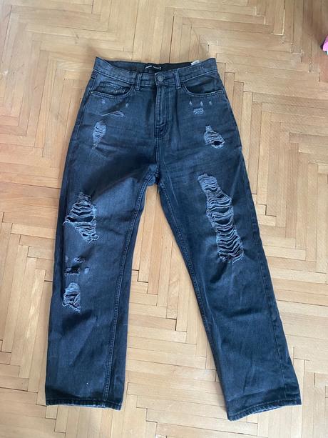 Oversize čierne roztrhané rifle, 42