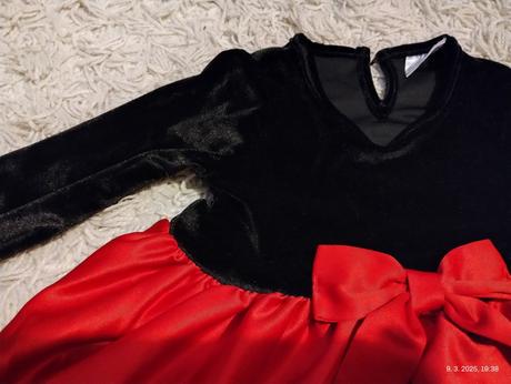 Šaty so zamatom, 86