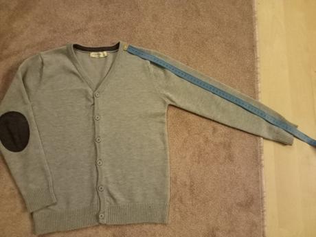 Elegantný svetrík s ozdobnými záplatami na lakťoch, lusa,140