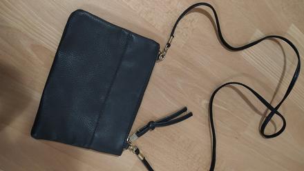 Čierna crossbody kabelka,