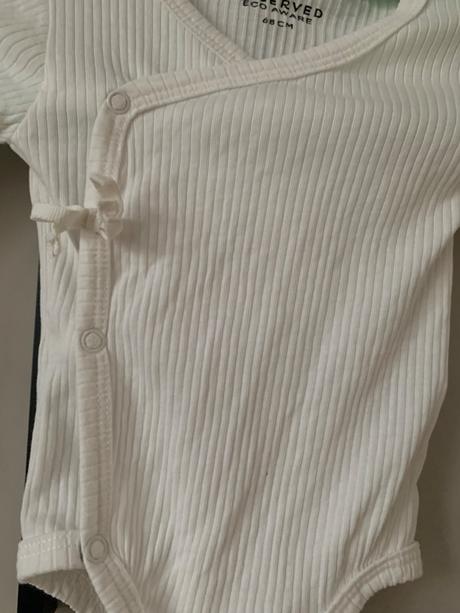 Biele rebrované body reserved, reserved,68