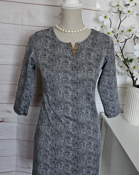 Pekné šedé šaty, s