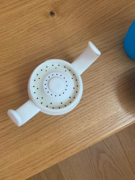 Nepretekajuci hrncek s uskami munchin, 